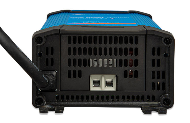 Victron Blue Smart IP22 Charger 230V CEE 12 & 24 Volt 8 bis 30 ah 1 oder 3 Ausgänge