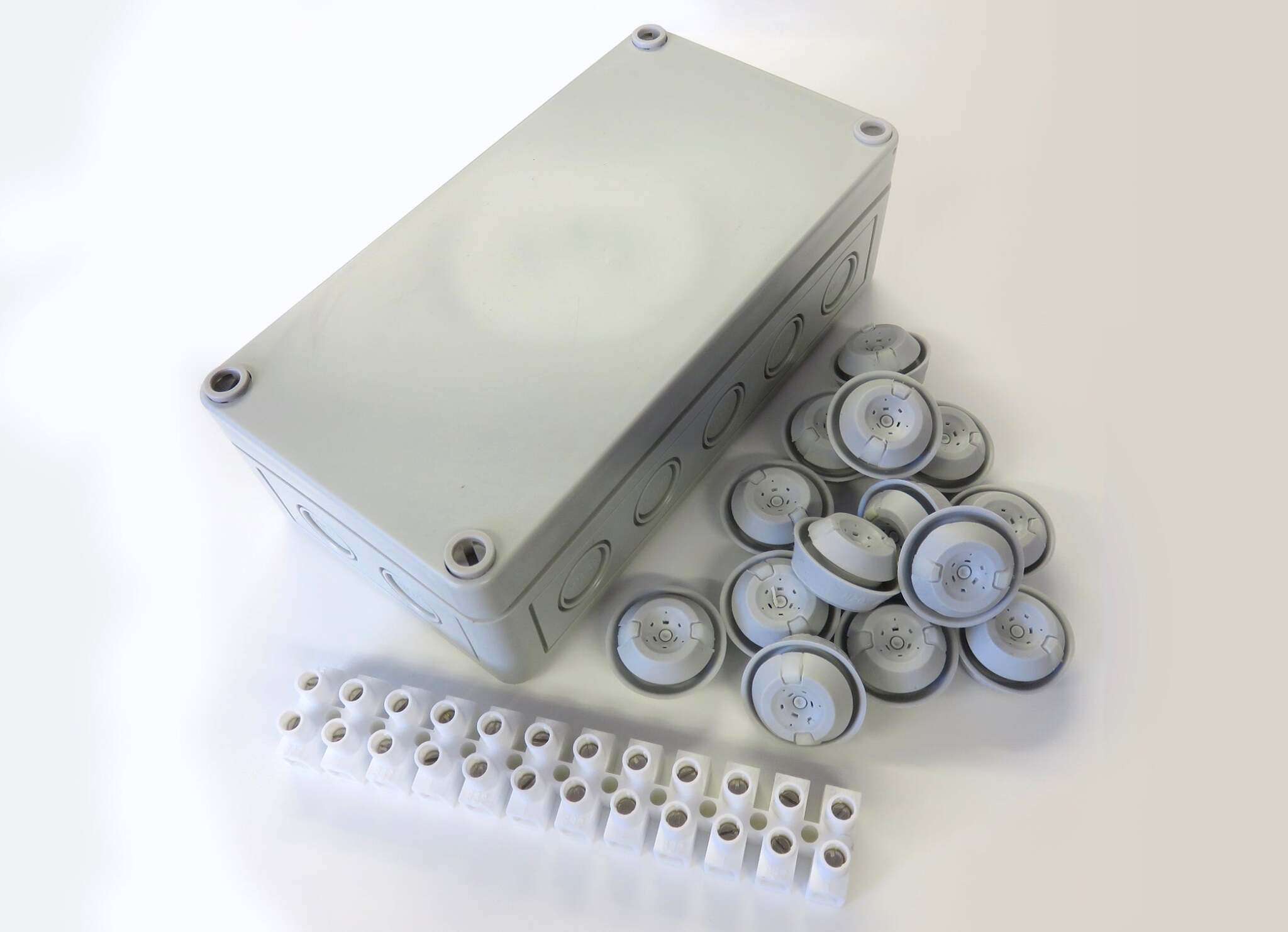 kleine-verteilerdose-mit-6-kabelverschraubungen-inkl-klemme