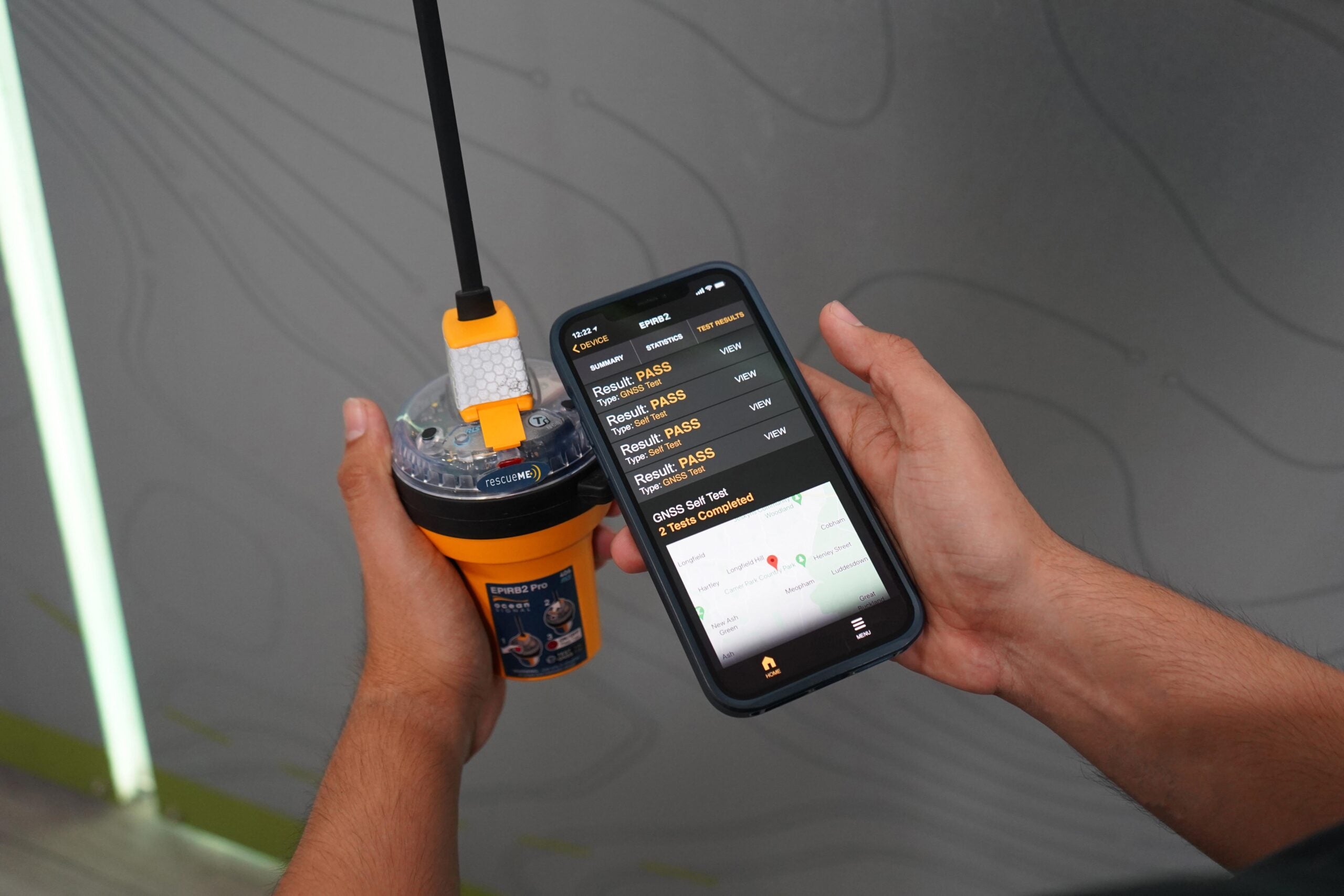 OceanSignal rescueME EPIRB2 PRO inkl. Cat 1 Float Free Halterung