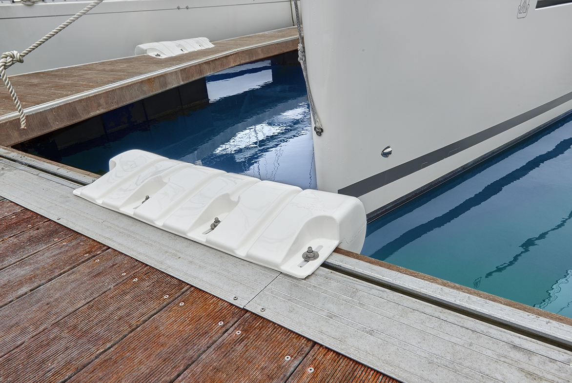 PLASTIMO Ponton Bumper 90 x 30 cm Weiss, Grau oder Blau Stegfender